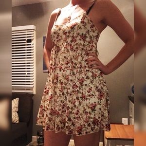 Floral mini dress 👗